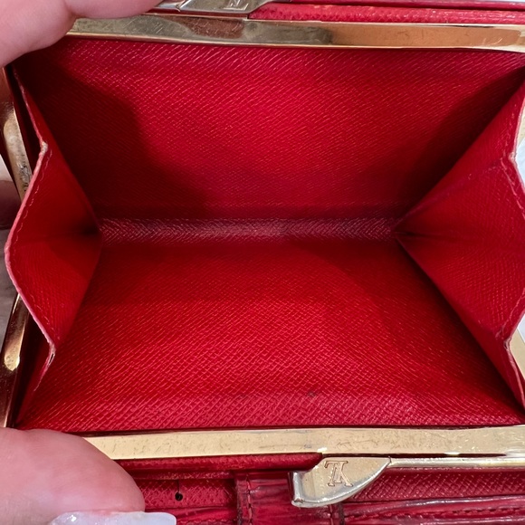 Louis Vuitton - Picture 11 of 17